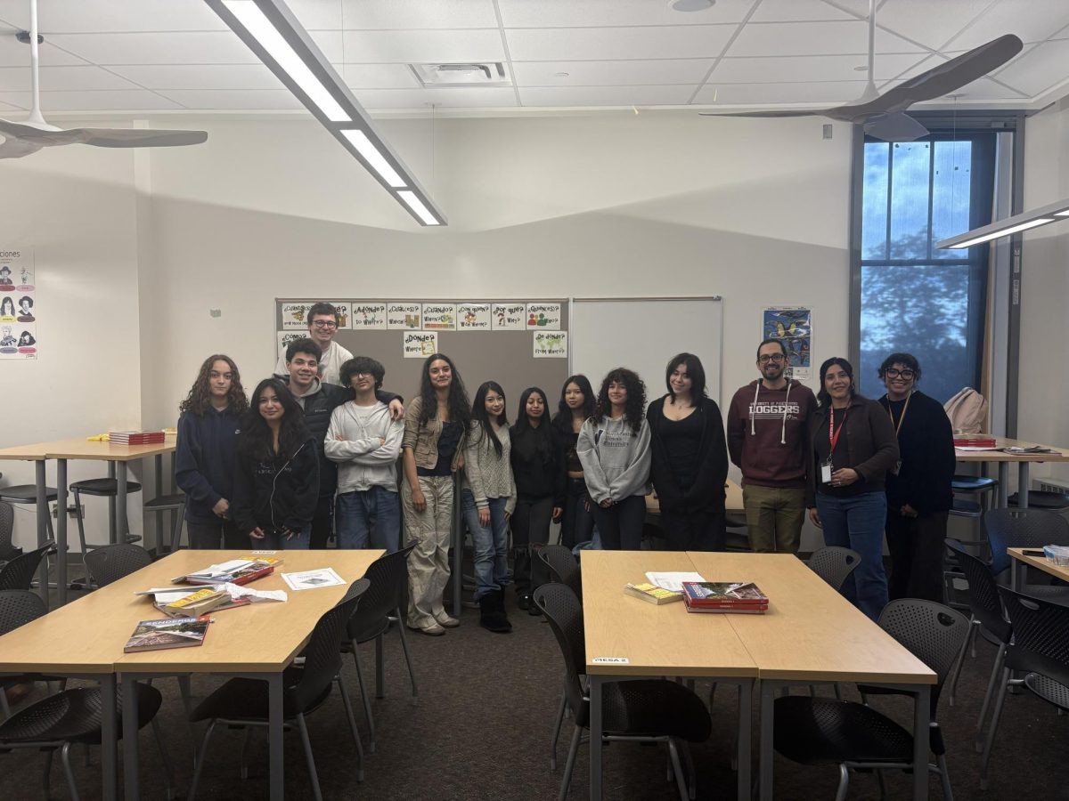 Lucia Dasilva (‘27), AJ Lira (‘29), Jerechai Davison (‘27), Mr. Rivas, Josh Sanchez (‘27), Marcela Delucchi (‘27), Emily Mercado Ortiz (‘27), Vianca Granados (‘27), Yuri Cortes (‘27) , Mariah Lara (‘26) Sophia Sislow (‘26) ... Profe Arias, Ms. Villa Cedillo, Mx. Rosas